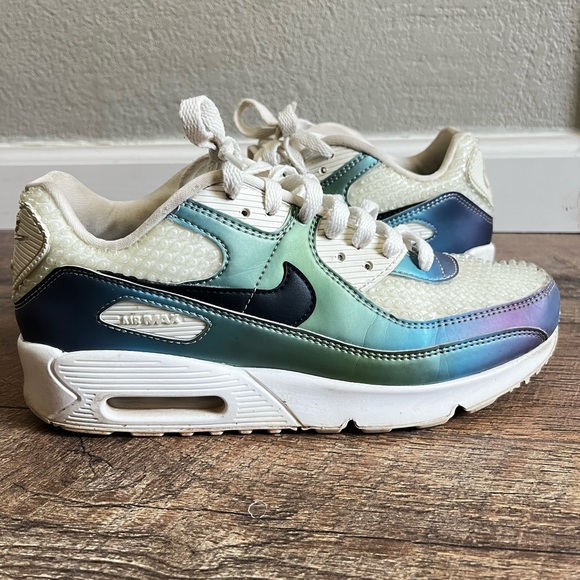 Nike Women's Sneakers - White and Blue - Picture 2 of 15